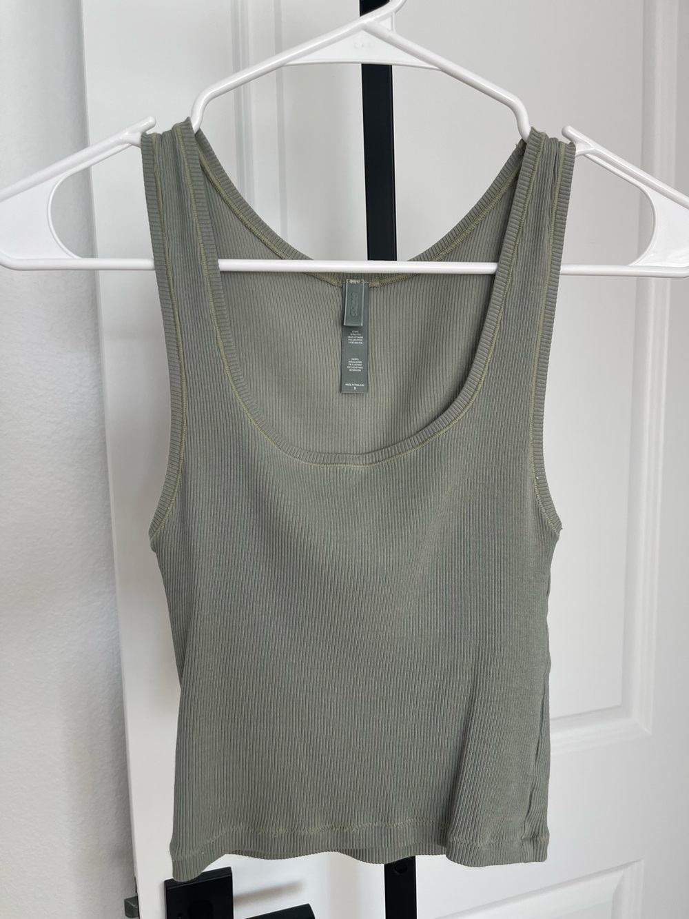 SKIMS Cotton Rib Tank In Mineral - Picture 4 of 6